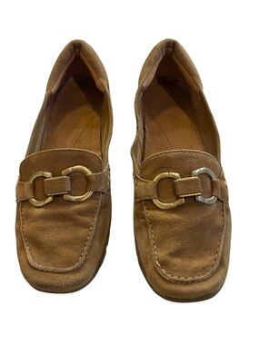 Easy Spirit Women’s Brown Suede Loafers with Gold Hardware Size 8